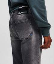 DISTRESSED SLIM JEANS