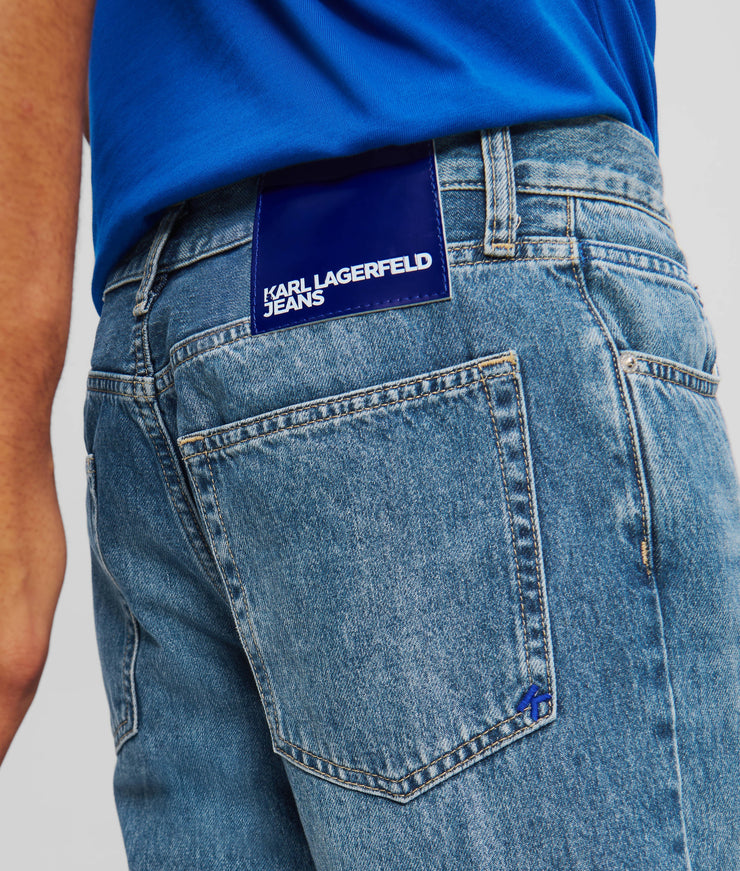 STRAIGHT JEANS